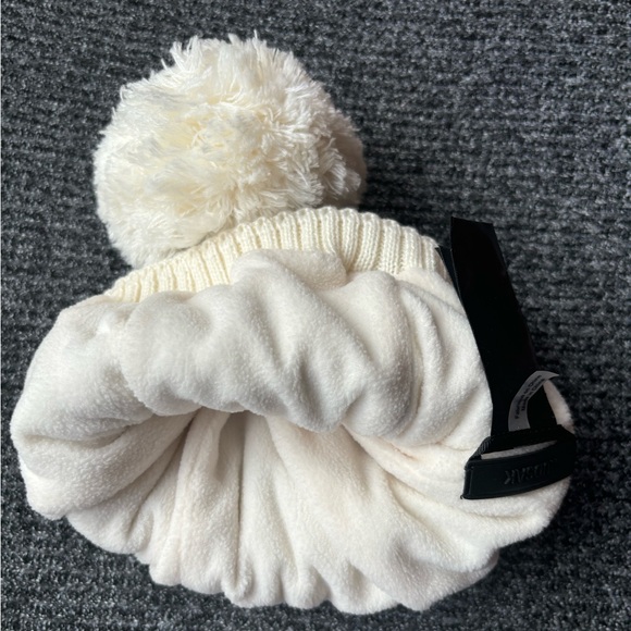 RUDSAK Lanya Women’s White Quilted Hat Removable Pom pom - Picture 4 of 5